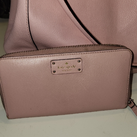 Kate Spade Elegant Blush Pink Women's Leather Bag and Wallet Set - Picture 2 of 12